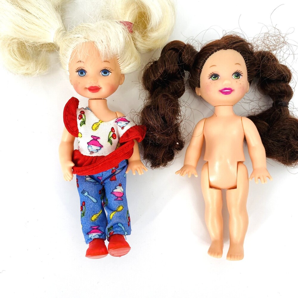 Lot of 2 Barbie Sisters- Vintage 1997 Barbie Kelly Doll Eating Fun & Chelsea